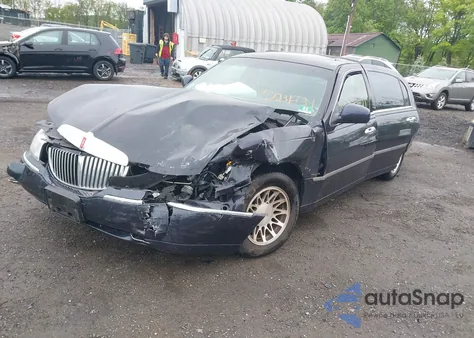 2000 Lincoln Town Car Signature из США, поврежденный, VIN 1LNHM82W1YY893845